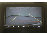 バックカメラ搭載です!車庫入れが苦手な人はもちろん、車両感覚に自信がある人にもお勧めです!見えない箇所が見えるようになるので、低い障害物や隠れてしまっている子供の存在等にも気付く事が出来ます。