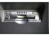ETCはナビ連動機能付です。利用日や料金の確認がモニターで出来て便利ですよ。納車前には使用できるようにセットアップをさせていただきます。ETCカードの取扱もしておりますのでご相談下さいね。