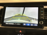リバースギアに入れるだけで後方の表示へ切り替わります。夜間や雨の日の駐車も楽になりますよ。