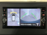 上からの視点で狭い駐車場への駐車に役立つ、アラウンドビューモニター対応純正メモリーナビ装備。