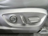 運転席パワーシート搭載。微妙な調整が手軽にでき、ピッタリのポジションで運転することが可能です。