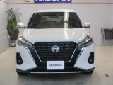 日産らしさを引き立てる上品なダーククローム調のフロントマスクでVモーショングリルを主張しています。