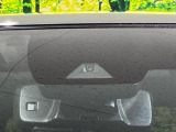 【トヨタセーフティセンス】走行中に前方の車両等を認識し、衝突しそうな時は警報とブレーキで衝突回避と被害軽減をアシスト。より安全にドライブをお楽しみいただけます。