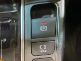 【オートブレーキホールド】信号待ちや渋滞で停車時にブレーキから足を離しても、停止状態を保持してくれます。前進するときはアクセルを踏めば自動で解除されるので安心♪街乗り運転が楽になります♪