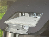 【トヨタセーフティセンス】走行中に前方の車両等を認識し、衝突しそうな時は警報とブレーキで衝突回避と被害軽減をアシスト。より安全にドライブをお楽しみいただけます。