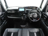 ◆視界広々で非常に運転しやすくロングドライブでも疲れを感じさせないすっきりとまとまったインパネ周りです。
