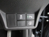 パーキングセンサーや横滑りを防ぐVSA等のスイッチ類は運転席の右側、手の届きやすい位置にあります。