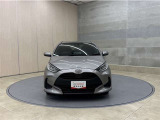 お車購入のポイントとなるフロントマスクです!シャープな目つきが印象的なデザインのヘッドランプです。
