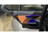 ドアハンドルには握りやすいグリップ形状が採用されています。万一の事故の際など、車内に残された乗員を救出する為、外部からドアを開けやすいようになっています。