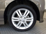 純正15インチアルミ!タイヤサイズは165/55R15です