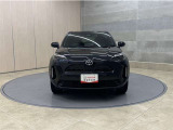 お車購入のポイントとなるフロントマスクです!シャープな目つきが印象的なデザインのヘッドランプです。