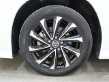 タイヤサイズは205/55R17になります。アルミホイールは切削光輝とブラック塗装です。