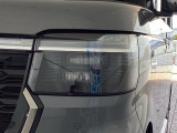 LEDヘッドライトは、点灯の瞬間から最大光量を発揮し、突然暗くなるトンネルなどでの安定感を高めます。