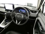 SUVならではの見晴らし良い運転視界で快適なドライブをお楽しみいただけます。