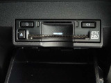 運転席お膝元にETCカード挿入口がございます。