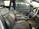 運転席・助手席もゆったりとしています。