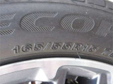 タイヤサイズは、165/55R15です。