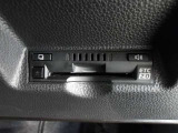 ETC付きです。高速道路もスムーズにゲート通過できます。【サポカーS】衝突被害軽減ブレーキに加え、ペダル踏み間違いによる、急発進抑制装置等を搭載し、万が一の衝突を回避もしくは被害を軽減させ安全をサ