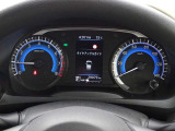 【メーターパネル】素早く車の情報が読み取れる、視認性に優れたシンプルなデザインのメーターパネルです。