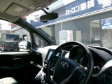 運転席もゆったりすわれます!!長時間運転も楽ちんです!!