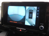 運転席操作部「VIEW」ボタンから、駐車時以外も全周囲カメラで周囲を確認することができます。