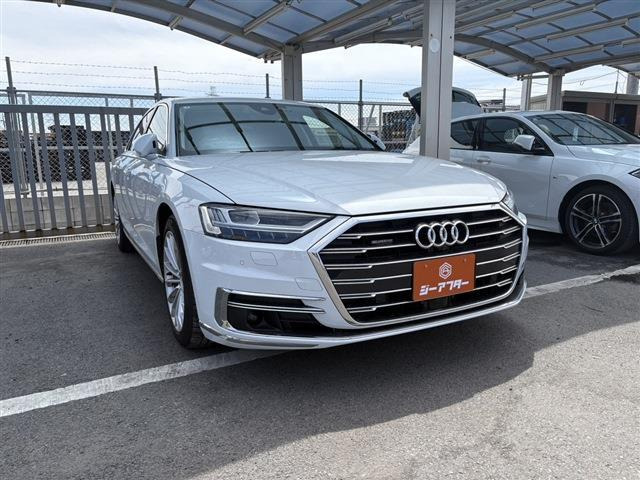 アウディ A8 