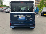 雨の日でも荷物の積み下ろしがしやすいハッチバックタイプのバックドア☆梅雨の時期は助かりますね☆