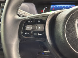ステアリングにオーディオ操作スイッチが付いています。オーディオ画面に直接タッチしなくても操作が出来ますので、運転に集中できます。