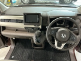 【前方視界】開放的な前方視界!運転がしやすく疲れにくいです♪窓が大きく、見通しがとっても良いおクルマですよ♪