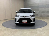 お車購入のポイントとなるフロントマスクです!シャープな目つきが印象的なデザインのヘッドランプです。