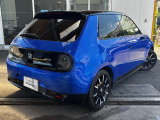 リアビューのお写真です。 リアガラスは純正でプライバシーガラスを装用しており外から車内が見えにくくなっております♪