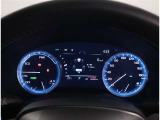 とっても見やすいメーターです。夜間時はラグジュアリーな気分にさせてくれる照明が魅力ですので、夜のドライブも楽しみになりますよ♪