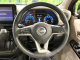 インテリアに合わせたデザインのステアリングは、運転される方のことも考え、運転しやすい形状、大きさです。是非一度、実際に触ってお確かめください。