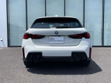 ご納車前には、BMWを熟知したメカニックによる100項目の点検・整備を行います。不具合箇所、交換時期に達している部品に関しましては、全て当社負担で交換してからのご納車となります。