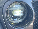 ●LEDヘッドライト:夜間走行時も良好な視界を確保し安心して運転できる高輝度LEDヘッドライトを装備!点灯速度が早く、消費電力も抑えられています。