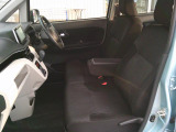 長時間の運転も疲れにくいフロントシート!体をしっかり支えてくれて運転がしやすい形状です!!