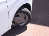 155/65R14タイヤ・純正ホイールキャップです。スタッドレスタイヤや各種オプションのご注文も承っております(^^)!