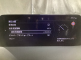 フォワードセンシングカメラで認識した交通標識をディスプレイに表示し、交通標識の見落とし防止を図り、安全運転を支援します。