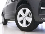 5スポーク7.5J&times;18インチシルバーアルミホイール。衝突回避・被害軽減ブレーキシステムやパイロット・アシストなど、数多くの先進安全・運転支援機能を標準装備。