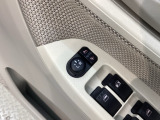 狭い駐車場で便利な電動格納ドアミラーが付いています。