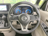 インテリアに合わせたデザインのステアリングは、運転される方のことも考え、運転しやすい形状、大きさです。是非一度、実際に触ってお確かめください。