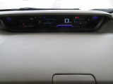 メーターはインテリアの上部にあり運転中でも視線移動が少なく安全です☆☆☆