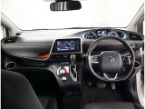 オシャレなインテリアで運転する気分も盛り上がりますよね^^