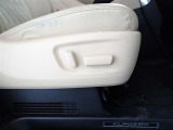 パワーシート搭載。微妙な調整が手軽にでき、ピッタリのポジションで運転することが可能です。