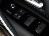 電動格納式ドアミラー・パワーウインドウを装備しています。