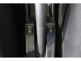 【シートヒーター】運転席、助手席にはシートヒーターを装備☆寒い朝にはシートをじんわり温めてくれてドライブも快適ですよ☆エアコンの暖房より早く温まってくれるので重宝☆スイッチon・off操作簡単