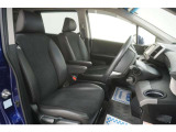 運転席のスペースはゆったりしていて、視界も広く確保されているので普段の運転からロングドライブまで快適です。