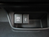 便利な充電用USBジャックと12V電源ソケットを設置しております。周辺機器の充電にご利用頂けます☆