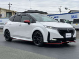 フロントカメラが車両や歩行者を検知し、回避操作を促し減速できない場合は緊急ブレーキが作動するエマージェンシーブレーキ