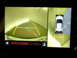 パノラミックビューモニターを装備。クルマを真上から見るように周囲を確認できます。